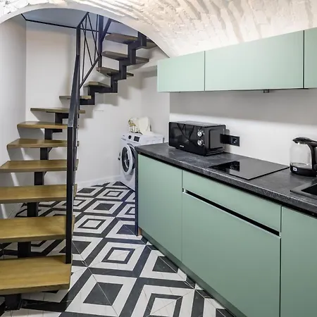 Romari таманська 12 לבוב