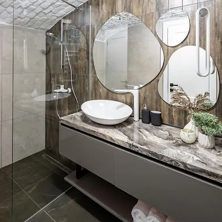 Romari таманська 12 דירה *