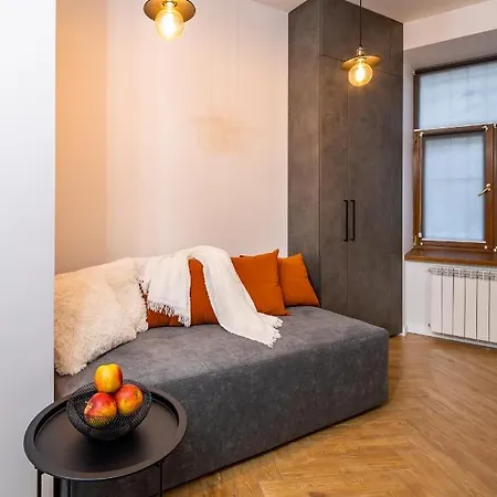 Romari таманська 12 * Lviv