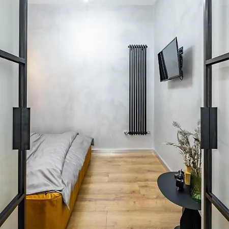 Romari таманська 12 * Lviv