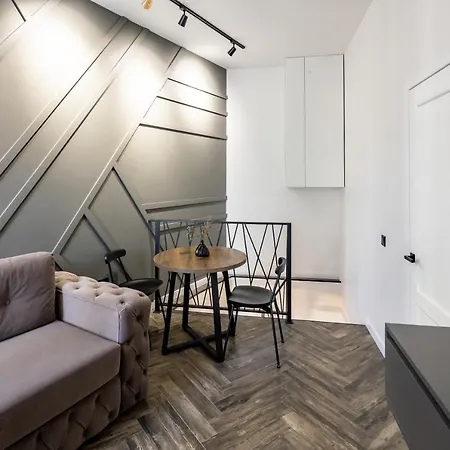 Apartment Romari таманська 12 *