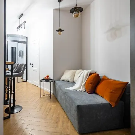 Romari таманська 12 Appartement