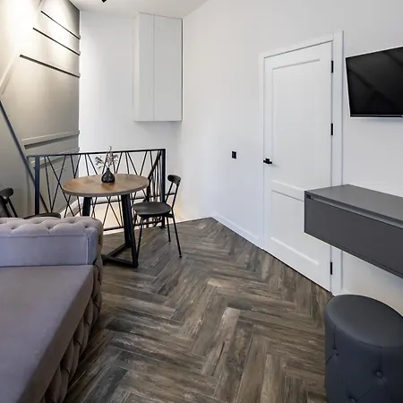 Apartment Romari таманська 12 *