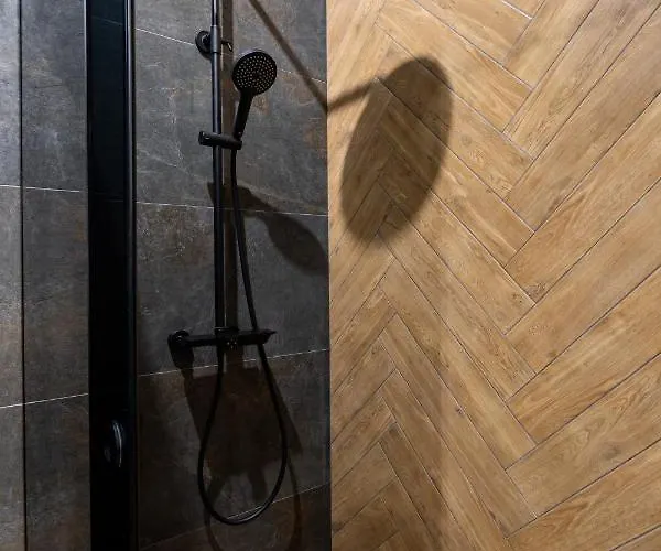 Romari таманська 12 Daire Lviv