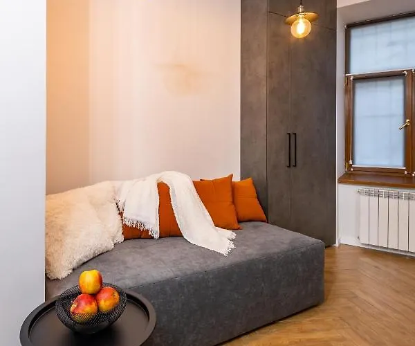 Romari таманська 12 * Lviv