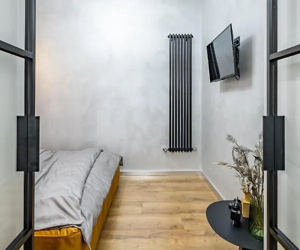 Romari таманська 12 * 利沃夫