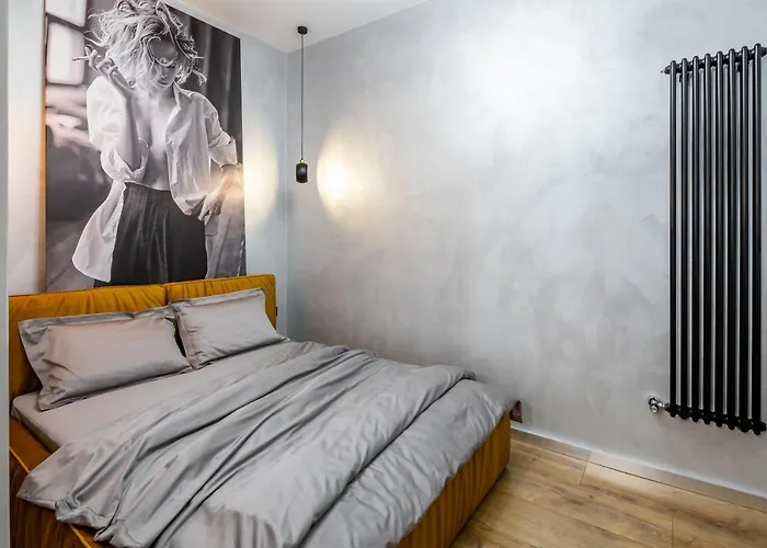 Romari таманська 12 * Lviv