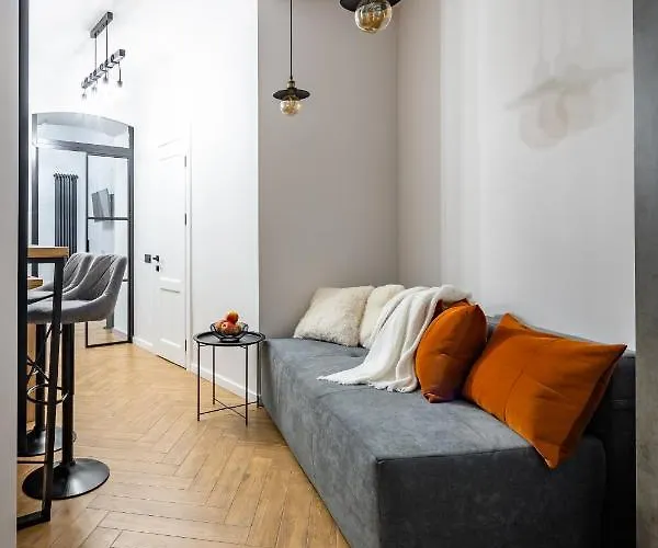 Romari таманська 12 公寓