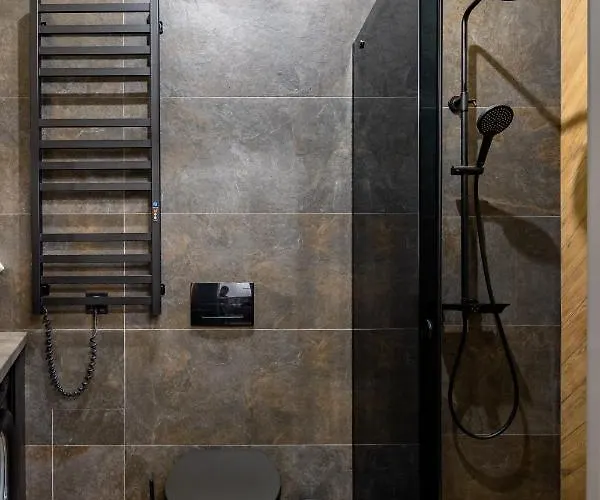 Romari таманська 12 公寓 利沃夫