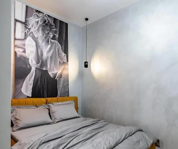 Romari таманська 12 Daire Lviv