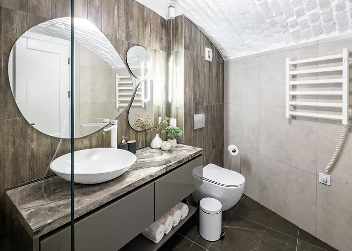 Romari таманська 12 公寓