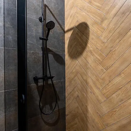 Romari таманська 12 Apartmán Lvov